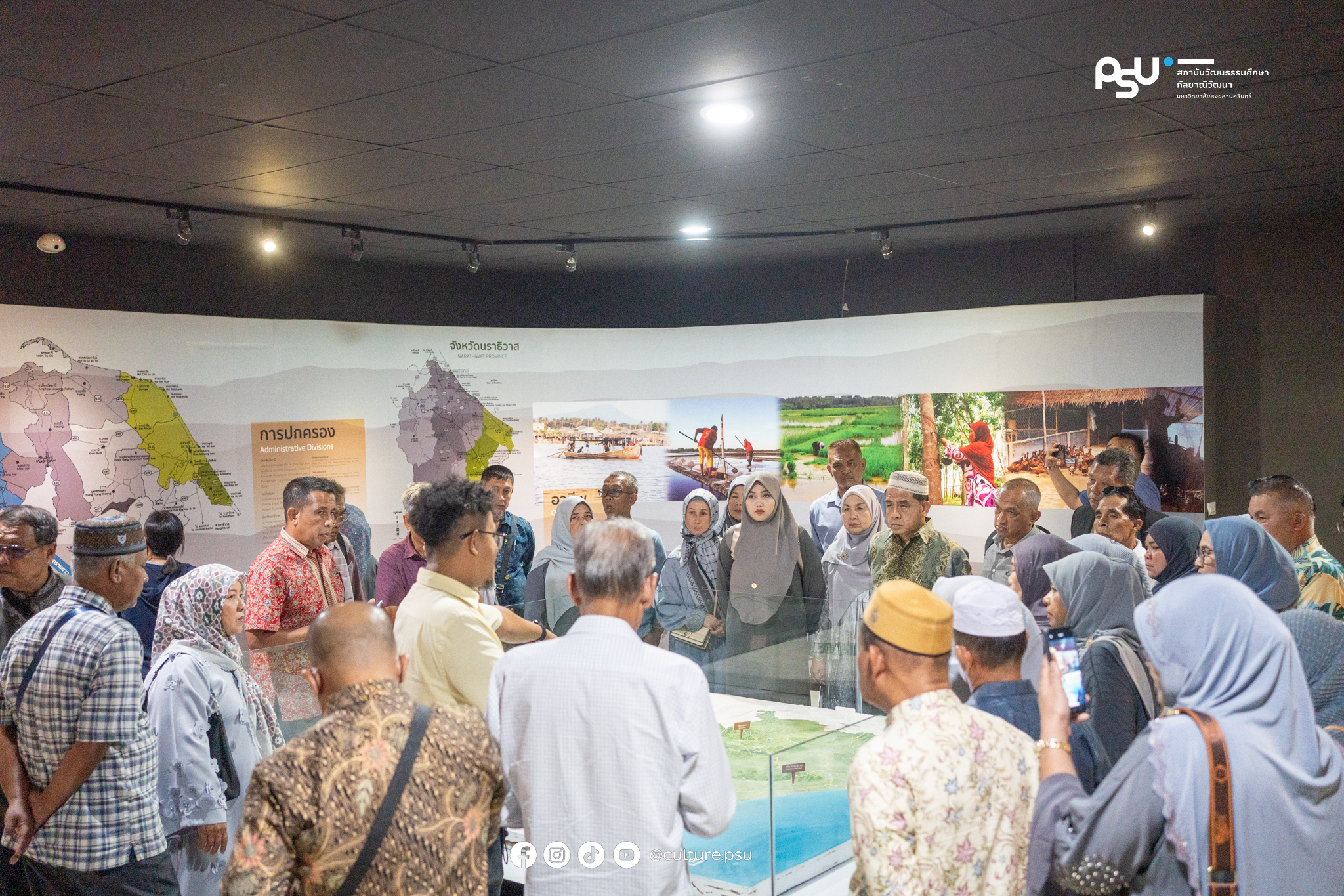 สถาบันวัฒนธรรมศึกษากัลยาณิวัฒนา ต้อนรับ คณะเทศบาลตำบลวิชิต จังหวัดภูเก็ต เข้ามาเยี่ยมชมแหล่งเรียนรู้ศิลปะและวัฒนธรรมชายแดนใต้ ณ หอศิลปวัฒนธรรมภาคใต้ สถาบันวัฒนธรรมศึกษากัลยาณิวัฒนา มหาวิทยาลัยสงขลานครินทร์ วิทยาเขตปัตตานี